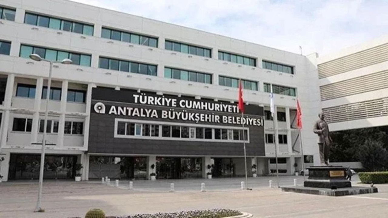 Antalya’da belediyeye rüşvet operasyonu: 17 gözaltı, aralarında Böcek’in eski gelini de var