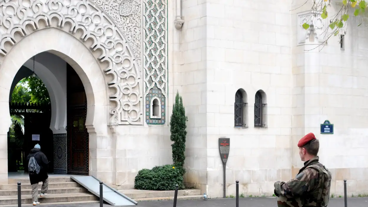 Fransa'da camilerin önüne domuz kafası bırakıldı: Savcılık ‘yabancı istihbarat’ ihtimalini inceliyor