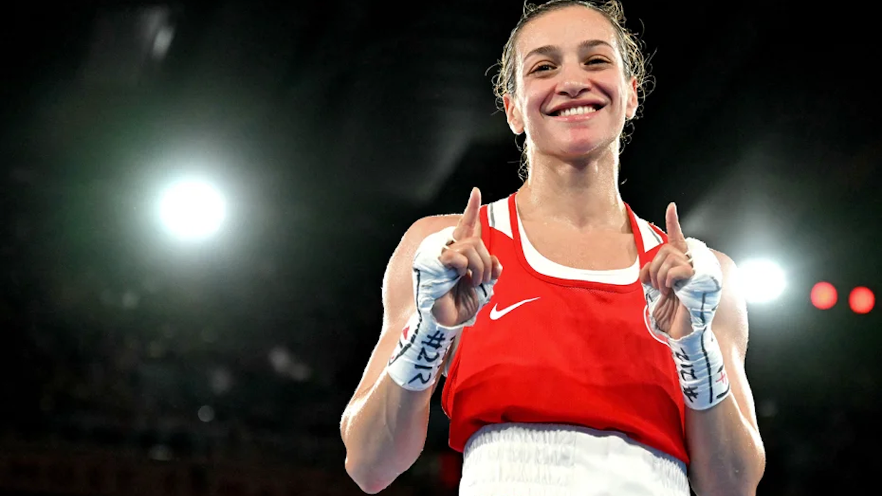 Dünya Boks Şampiyonası’nda Buse Naz Çakıroğlu finale yükseldi