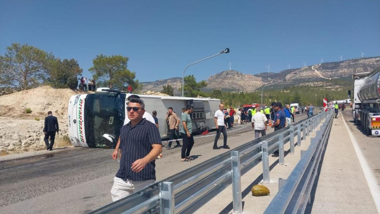 Mersin’de otobüs ile kamyon çarpıştı: Ölü ve yaralılar var