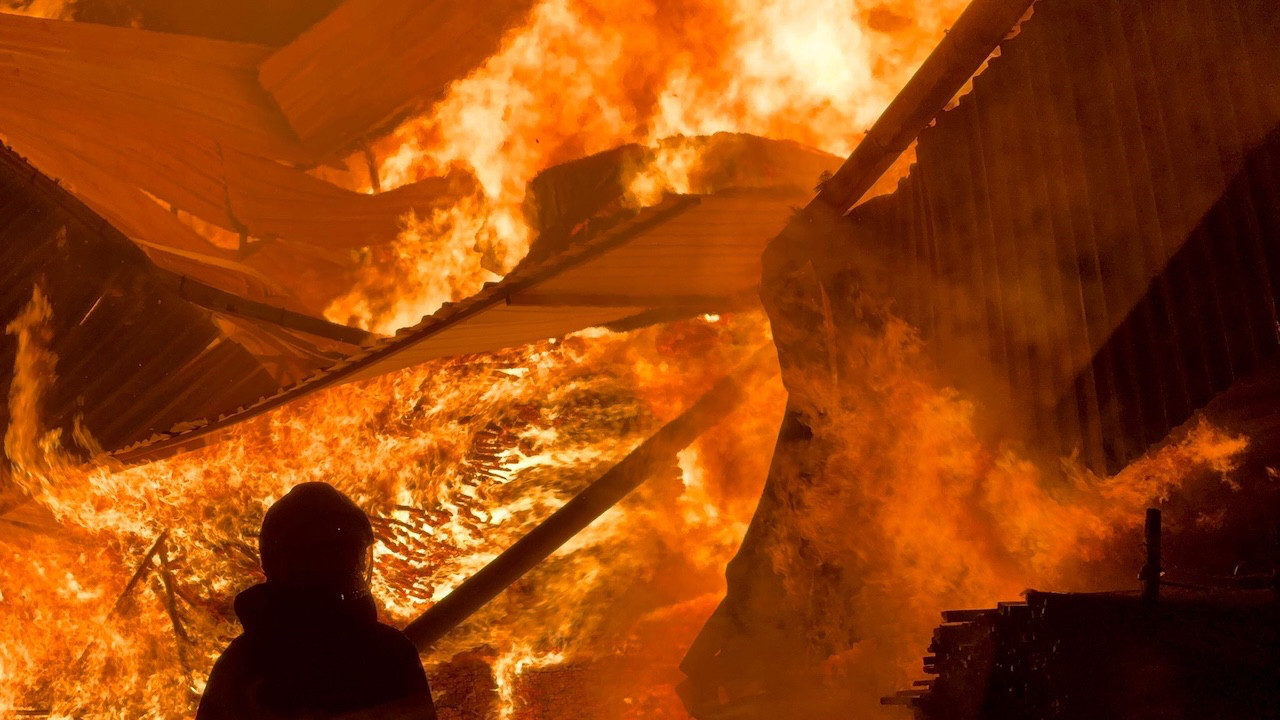 Sanayi sitesinde büyük yangın! Samsun’da kereste fabrikası alev alev yanıyor