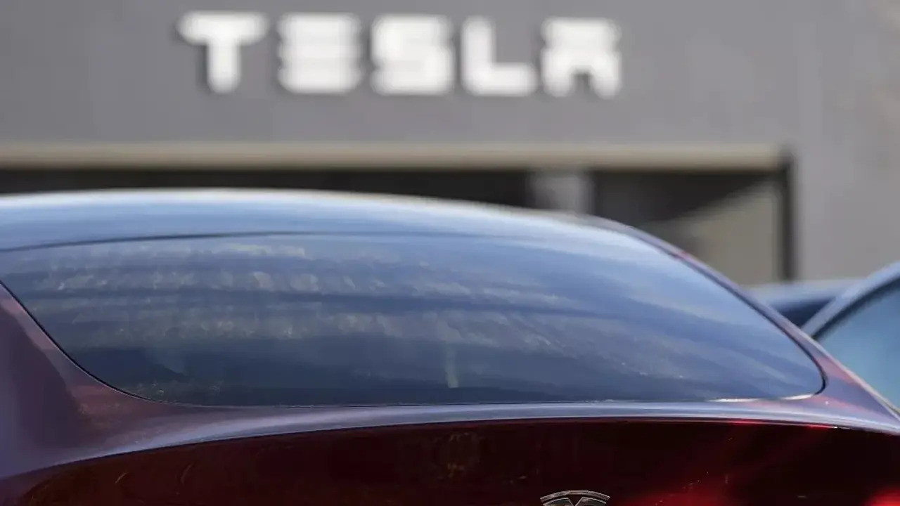 Tesla faciası: Araç alev aldı, üç kişi hayatını kaybetti