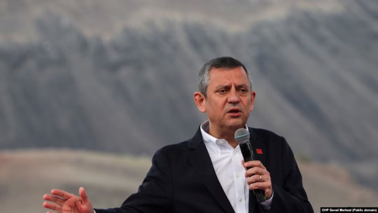 AK Parti’den Özgür Özel’e 3 kuruşluk tazminat davası