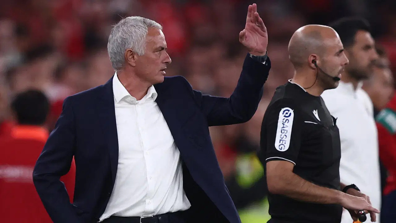 Benfica son dakika golüyle yıkıldı, Mourinho hakemi hedef aldı