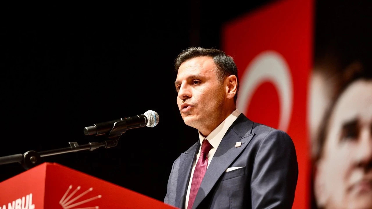 CHP İstanbul’da kriz sonrası mazbata töreni: Özgür Çelik göreve döndü