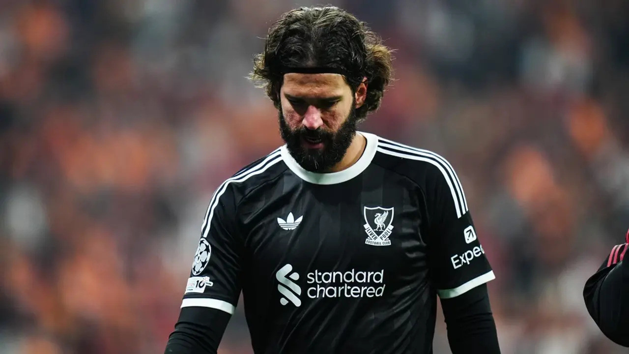 Alisson Becker Galatasaray maçında sakatlandı! 2 hafta oynamayacak!