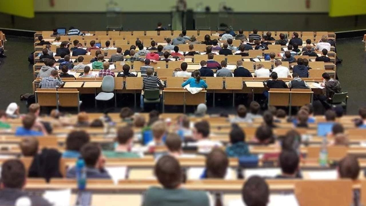 Üniversite eğitimi kısalıyor mu? YÖK'ten açıklama geldi