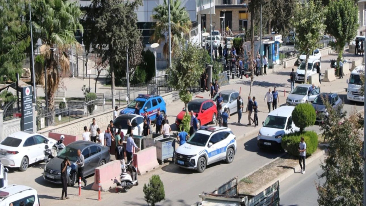 Adliye önünde taşlı sopalı kavga: 8 yaralı, 15 gözaltı