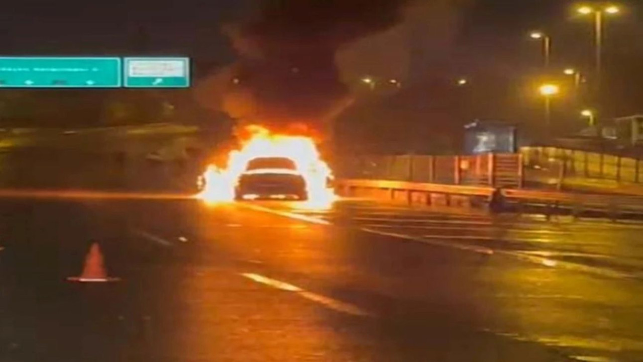 D-100 Karayolu’nda panik anları: otomobil alev topuna döndü!