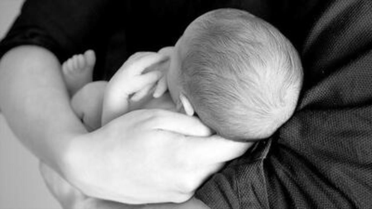 Karın ağrısıyla gitti, doğum yaptı! 16 yaşında anne olan genç kızın doğumu sonrası soruşturma başlatıldı