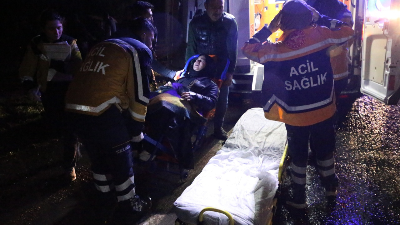 Kastamonu’da tur midibüsü devrildi: 24 kişi yaralandı