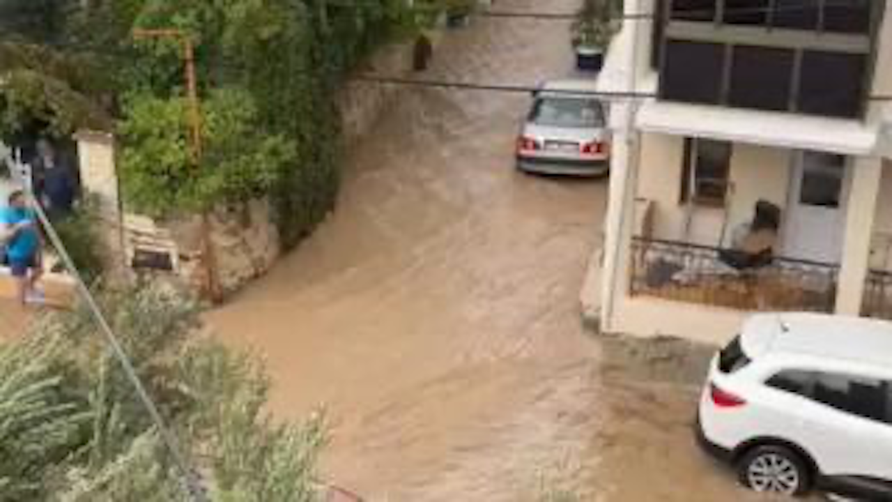 İzmir’de 1,5 saatte 144 kilo yağış! Dere taştı, 1 kişi kayboldu