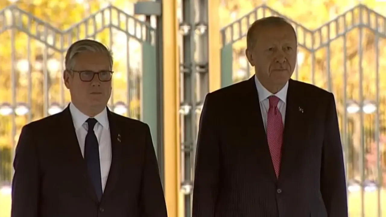 Ankara'da süvarili karşılama! Erdoğan, İngiltere Başbakanı Starmer'i külliyede ağırladı