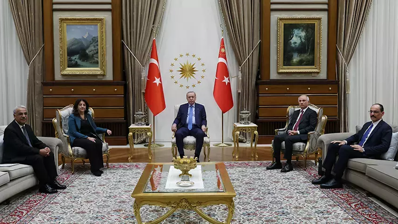 Erdoğan ve DEM Parti İmralı Heyeti görüşmesi sona erdi! Külliye’de 1 saatlik kritik buluşma