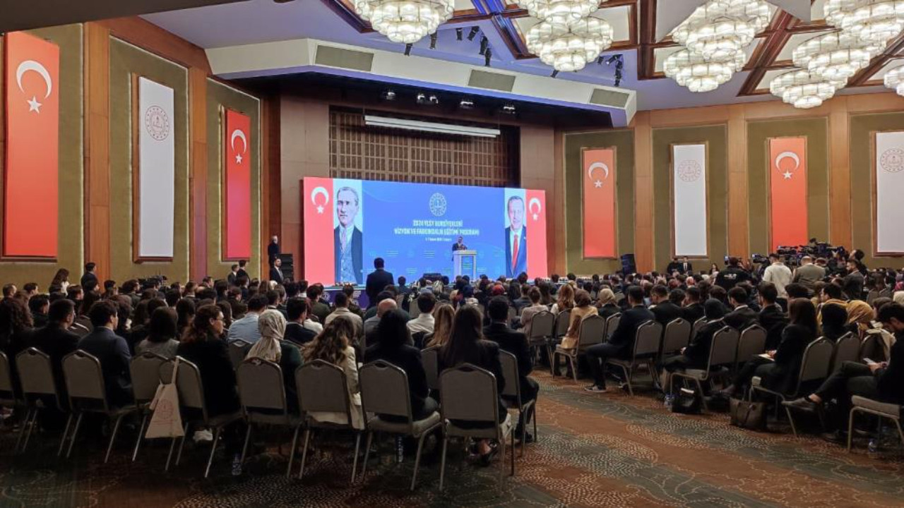 Bakan Tekin Ankara'da konuştu: "45 farklı ülkede 2 bin 785 bursiyerimiz var!"