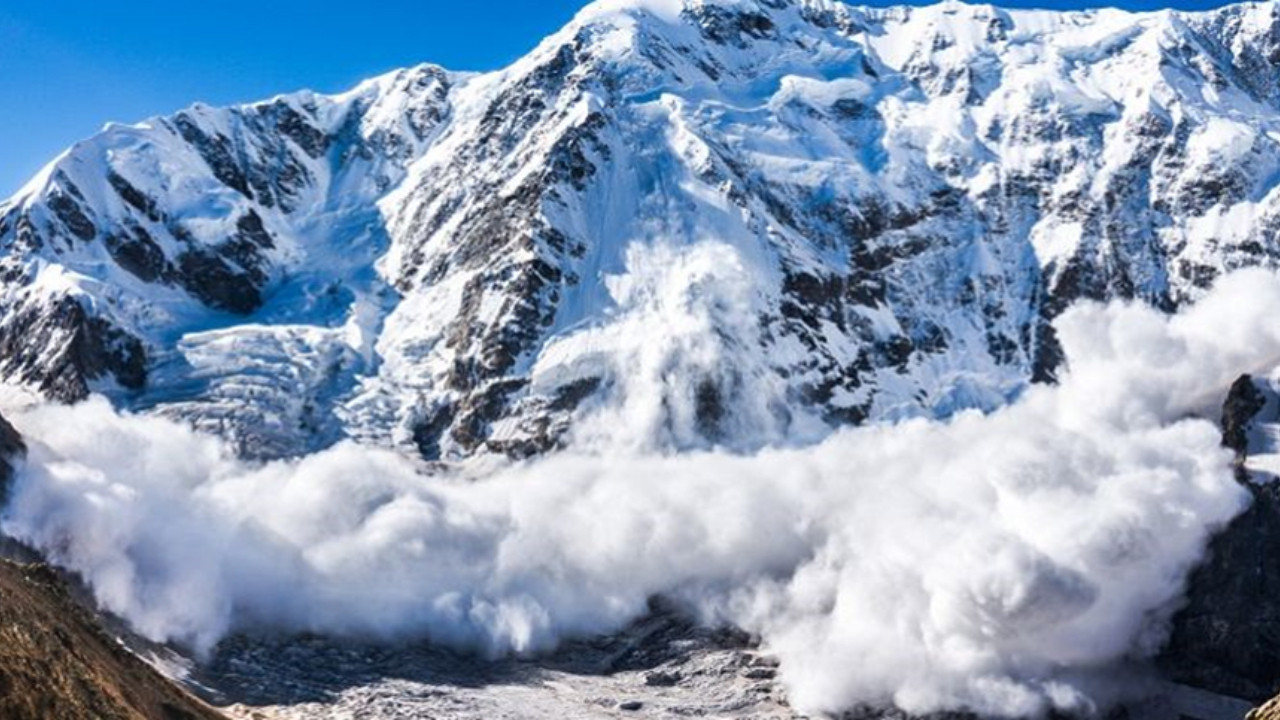 Dağcıların kampına çığ düştü! Ölü ve yaralılar var