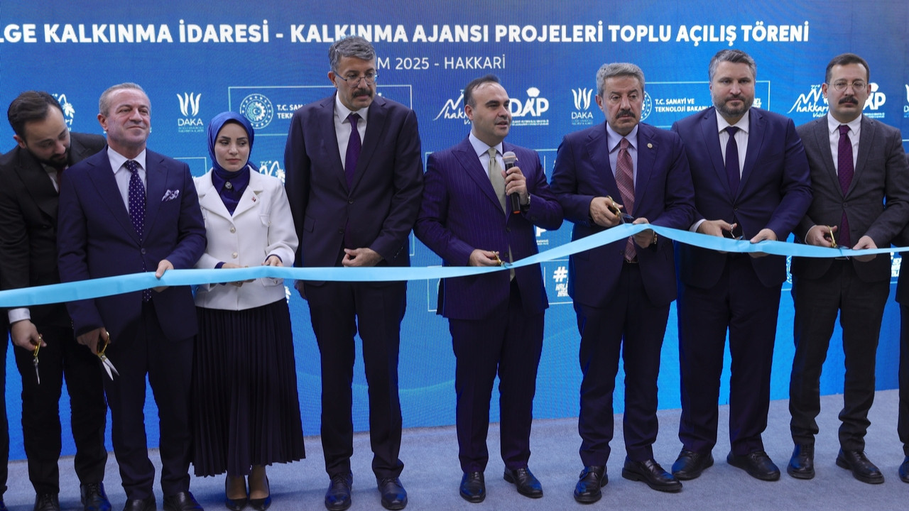 Bakan Kacır Hakkari'de konuştu: “Terörsüz Türkiye ile kalıcı barış ve kalkınma dönemine giriyoruz”