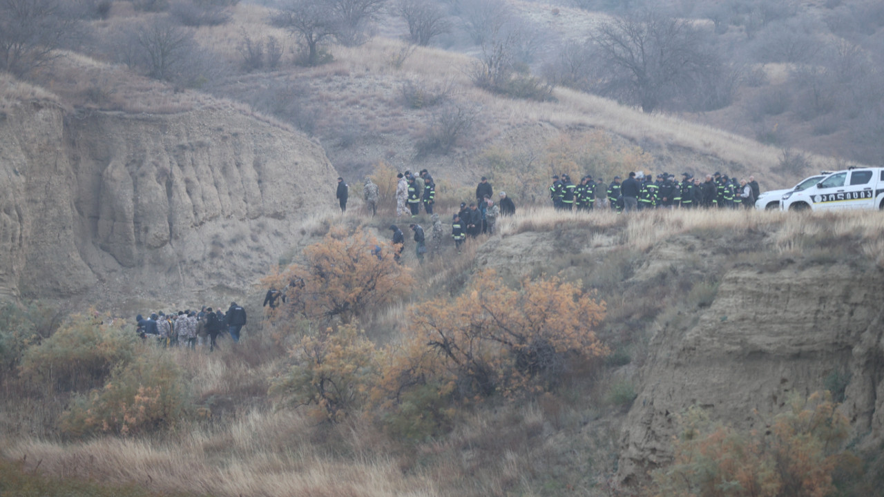 Azerbaycan-Gürcistan sınırında düşen askeri uçağın enkazında inceleme başladı