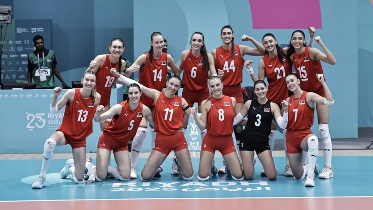 Altın madalya Türkiye'nin! Filenin Sultanları Azerbaycan’ı 3-0 yendi!