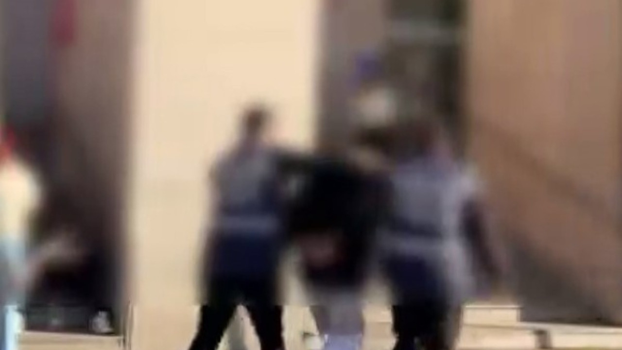 Kağıthane'de 'çocuk sesi' kavgası: Kapı dürbününden kurşun yağdırdı, ölü ve yaralılar var