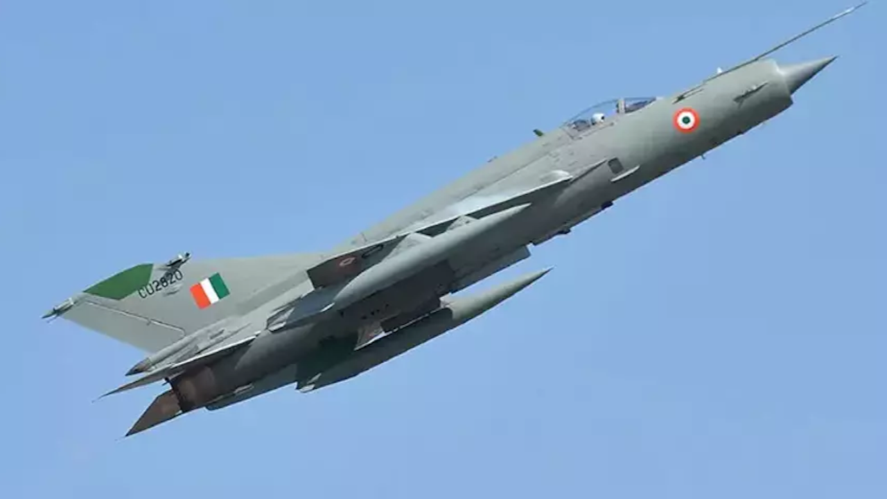 Hindistan Hava Kuvvetleri’ne ait uçak düştü