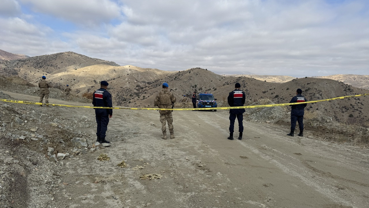 Sivas'ta demir madeni ocağında göçük altında kalan kişiyi arama çalışması sürüyor