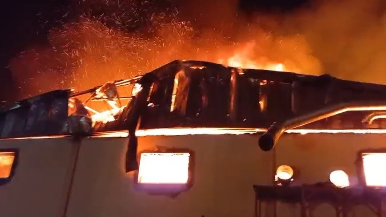 Gece yarısı alevlere teslim olan kereste fabrikası yanarak kül oldu