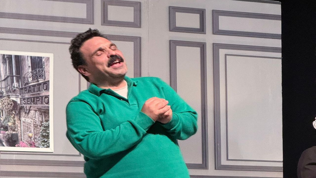 Okan Karacan “Yanlış Anladın Şekerim” ile yeniden sahnelere döndü