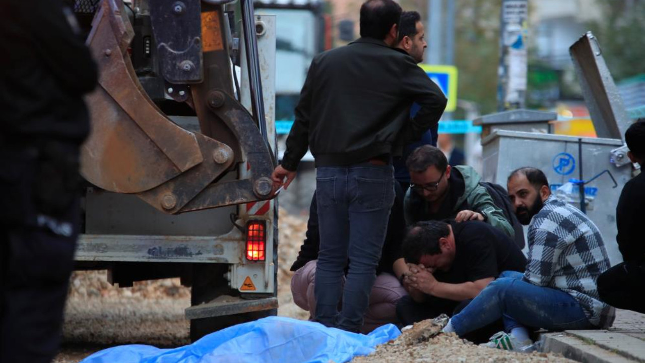 Korkunç kaza: Ekmek almaya giden yaşlı adam kepçenin altında kaldı!