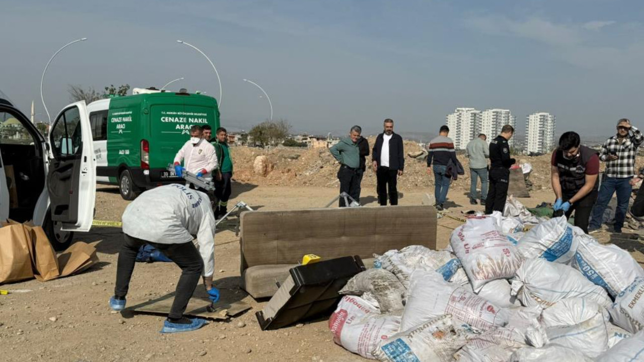Mersin’de kan donduran cinayet! Halıya sarılı tuzlanmış ceset moloz yığınında bulundu