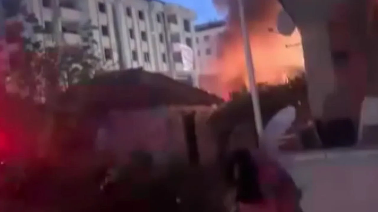 Büyükçekmece’de korkutan patlama: Bölgede elektrik kesintisi yaşanıyor