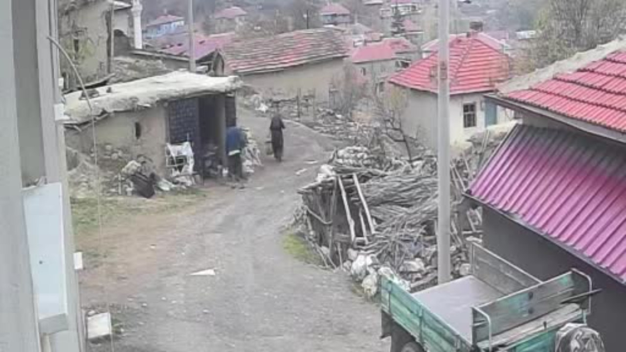 Valilik duyurdu: Karısını yerde tekmeleyen saldırgan tutuklandı