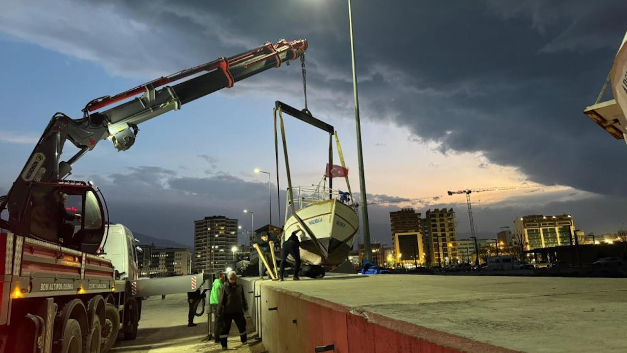 Hatay'da fırtınanın etkisiyle 5 tekne ve 1 yat alabora oldu