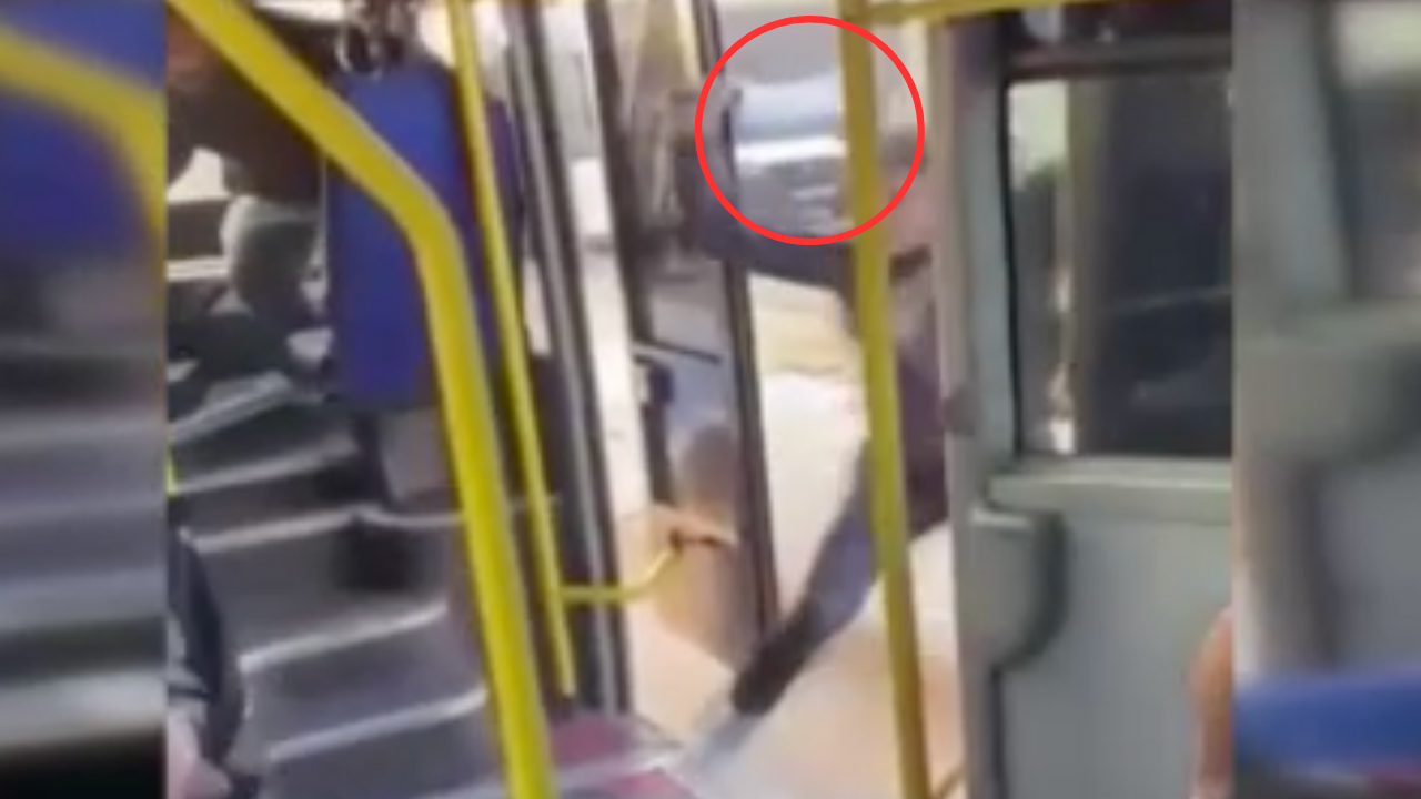 Bursa'da "yer verme" kavgası büyüdü: Otobüsü basan satırlı saldırgan yakalandı