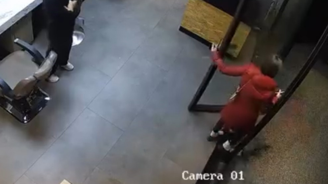 Esenyurt’ta kuaförde pes dedirten olay: “Kartım arabada” deyip kayıplara karıştı!