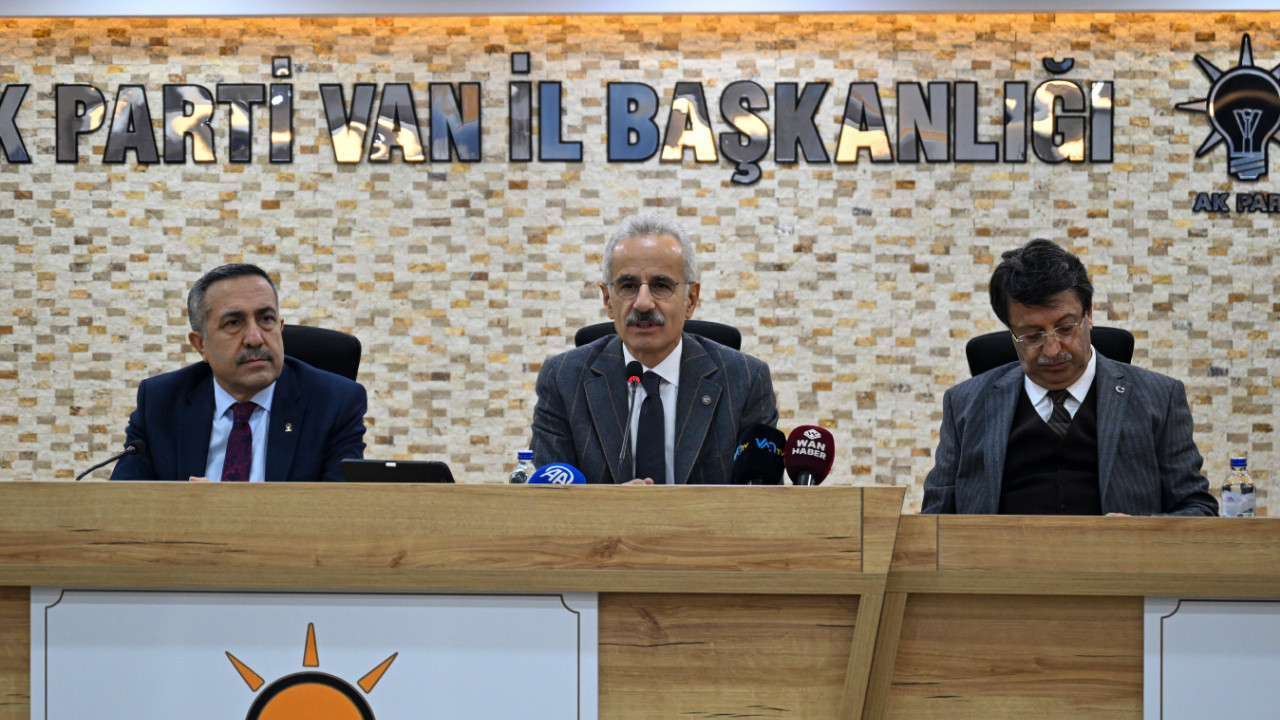 Ulaştırma Bakanı Uraloğlu Van’da konuştu: “’Terörsüz Türkiye’ yolunda hızlı adımlar atıyoruz”