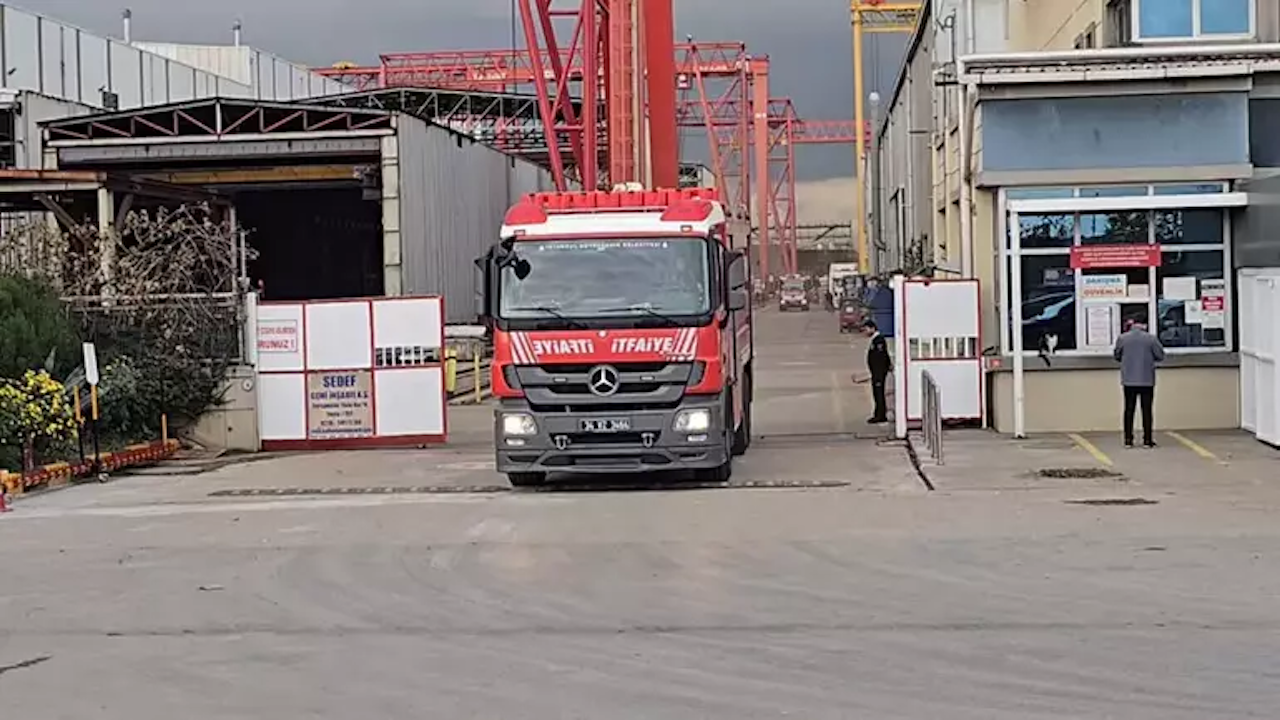 Gemi inşaatında çökme! Yaralı işçiler var