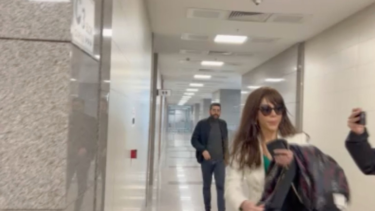 Spiker Ela Rümeysa Cebeci, “Uyuşturucu madde kullanımını kolaylaştırma” suçundan tutuklandı