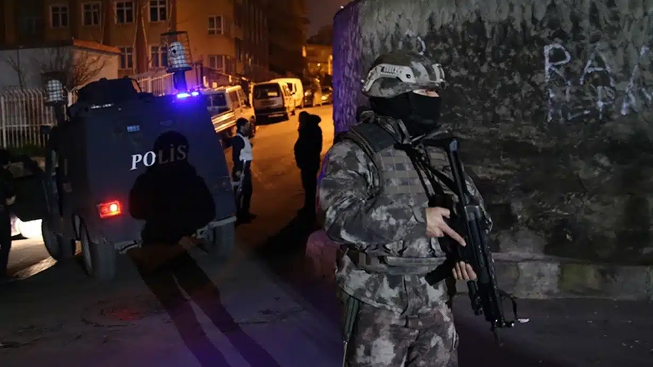 İzmir merkezli DHKP/C operasyonu: 2 ilde 27 şüpheli gözaltında