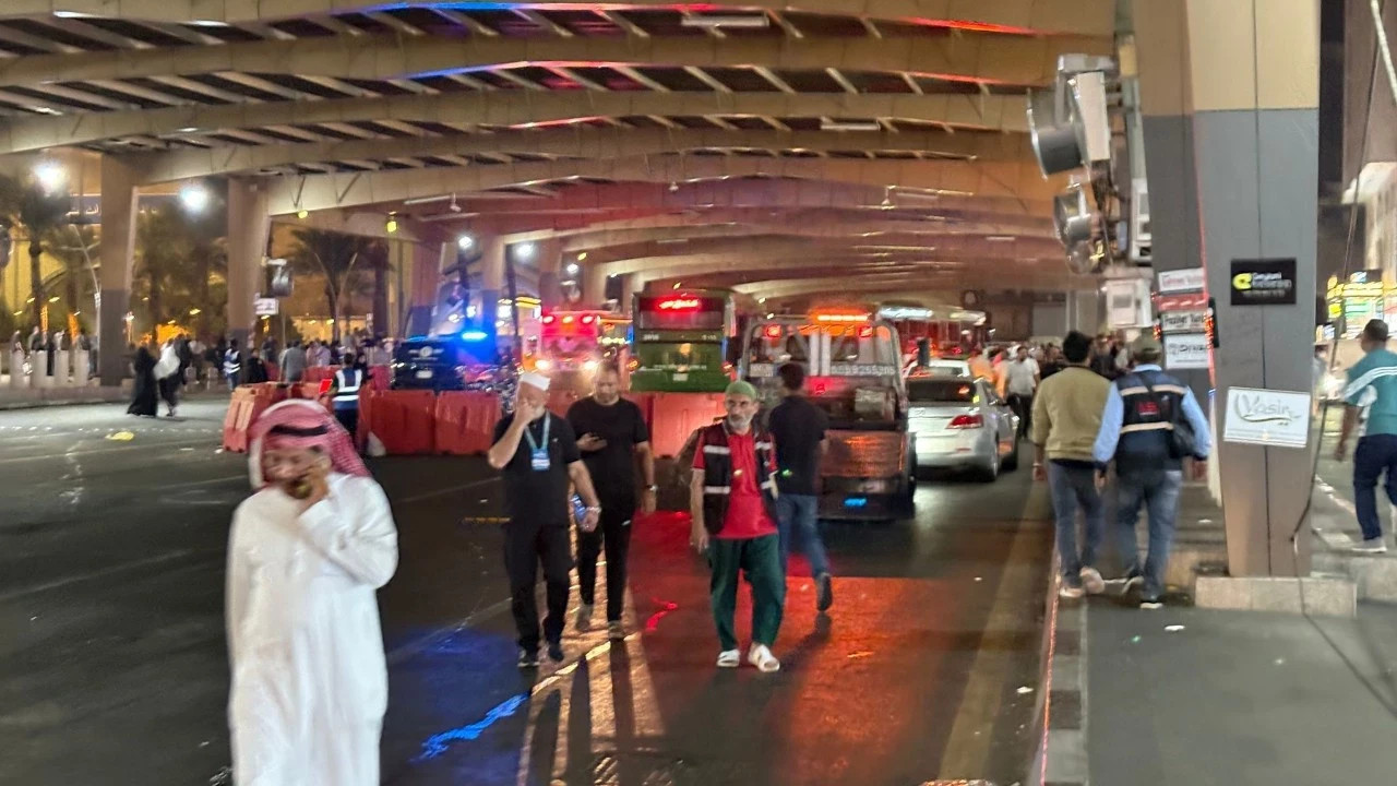 Mekke’de ring otobüsü Türk kafilesine çarptı: Ölü ve yaralılar var!