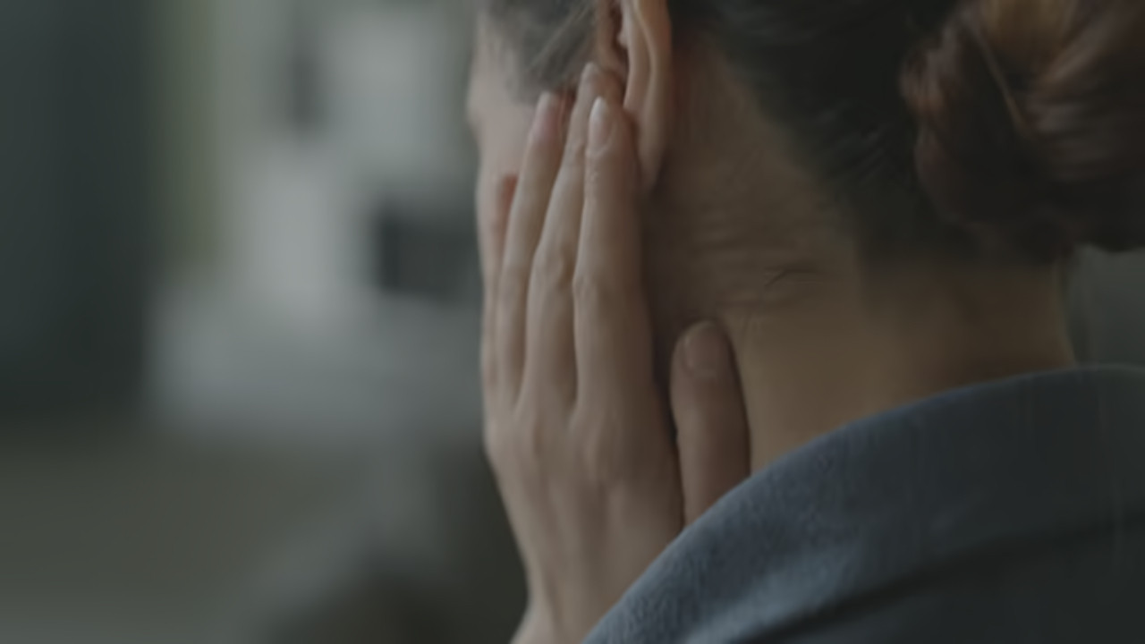 Kulağınızda zil çalıyorsa dikkat: Tek taraflı çınlama ciddi hastalıkların habercisi olabilir