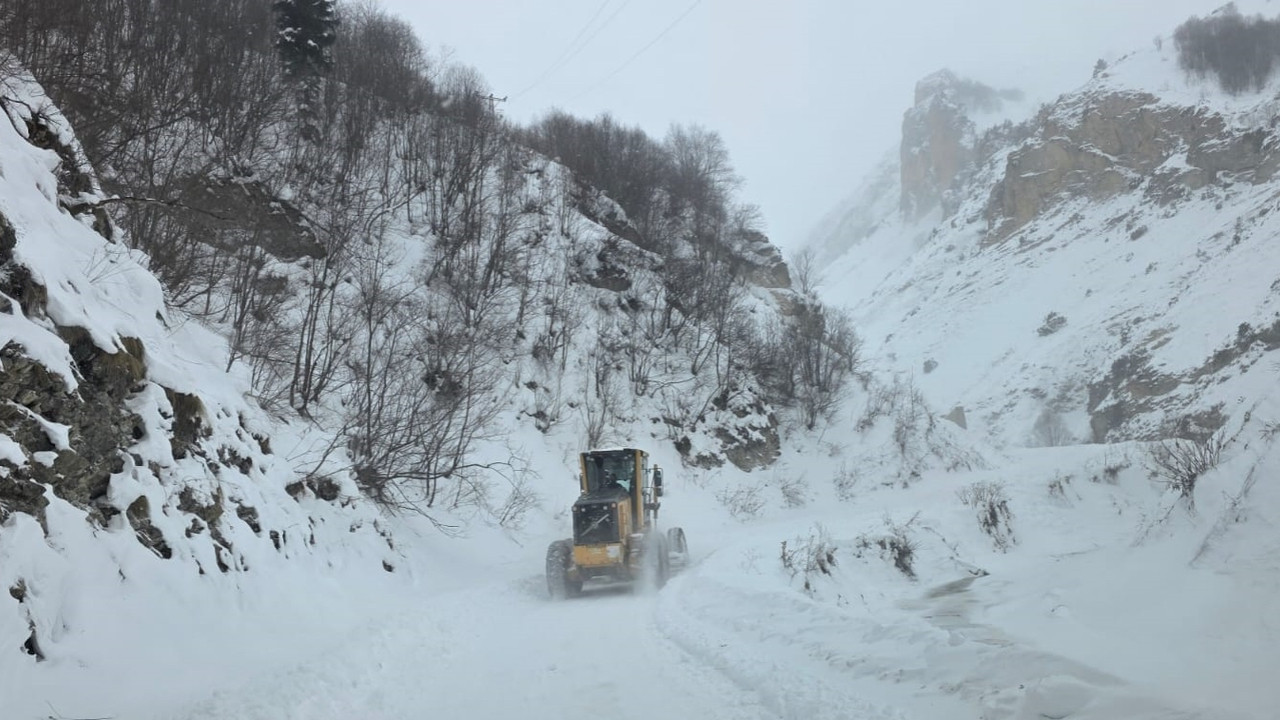 Artvin’de çığ düştü! 3 çoban çığ altında kaldı
