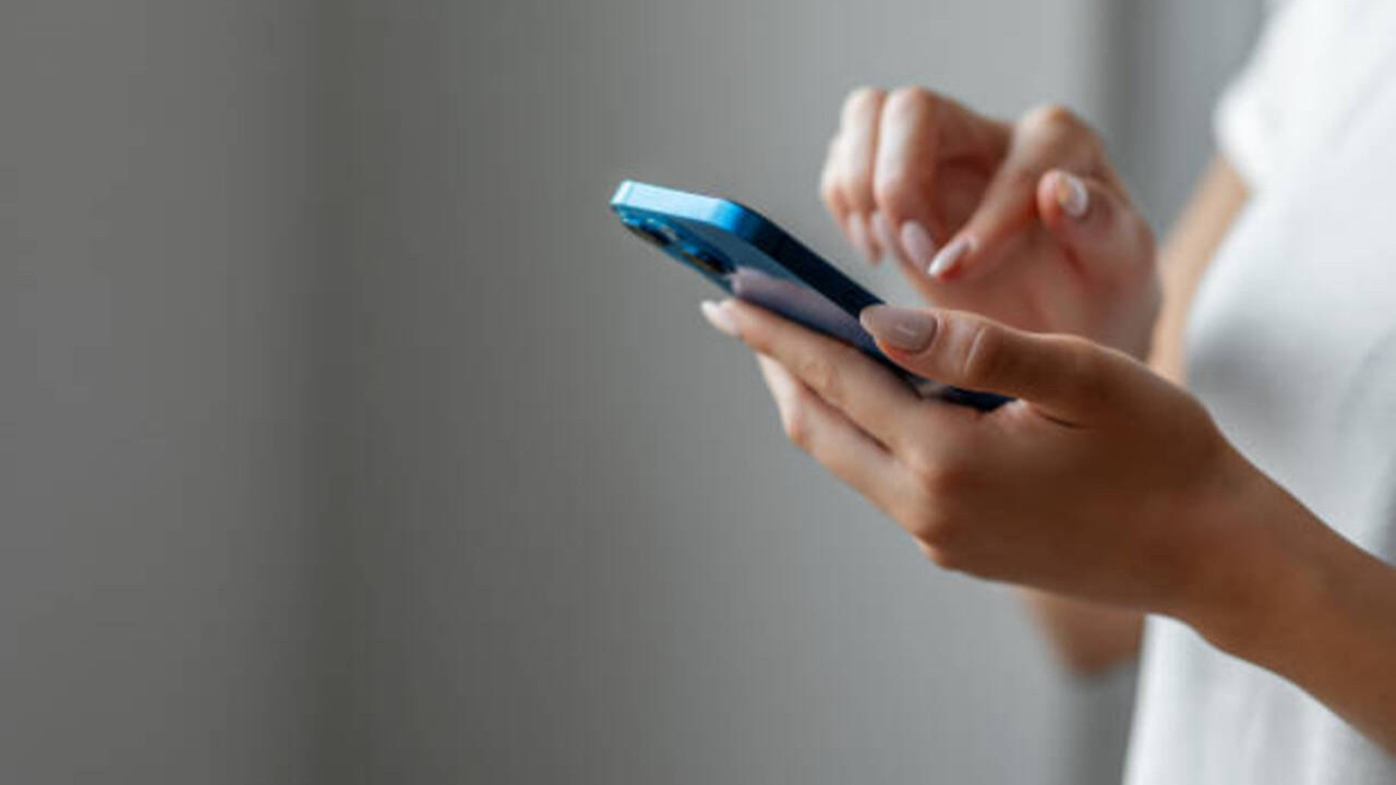 Yurt dışından telefon getirecekler dikkat: 2026 yılı IMEI kayıt ücreti belli oldu!