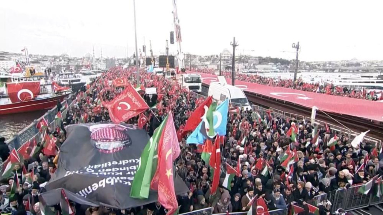 7'den 70'e Türkiye Gazze için tek yürek: Filistin için Galata Köprüsü’ne yürüyüş başladı