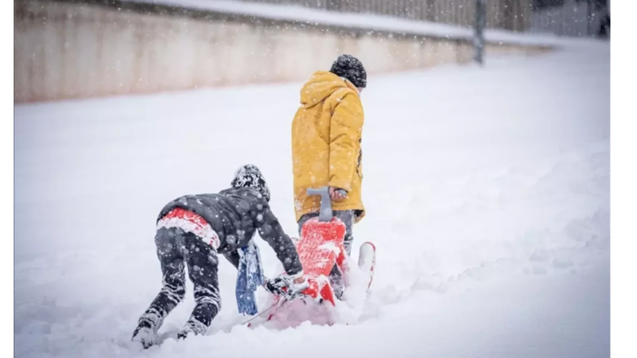 Son dakika... İstanbul’un 3 ilçesinde okullar tatil edildi