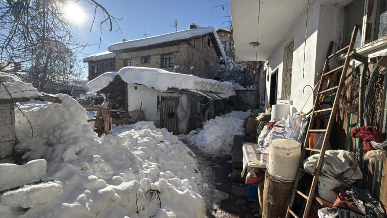 Karabük'te kahreden ölüm: 80 yaşındaki kadın evinin bahçesinde donarak can verdi