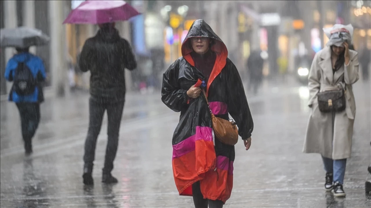 Meteoroloji uyardı: Pazar günü 11 şehrimize kuvvetli sağanak geliyor!