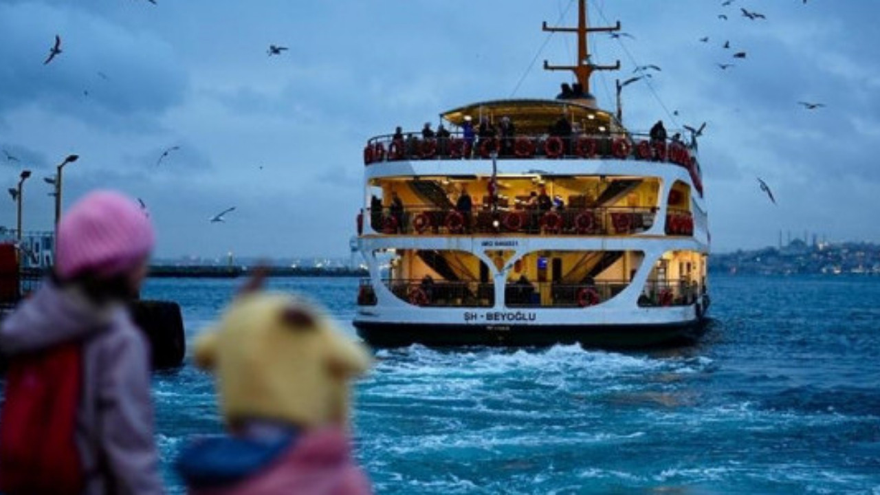 İstanbul'da ulaşıma fırtına engeli: Tüm vapur seferleri iptal edildi!