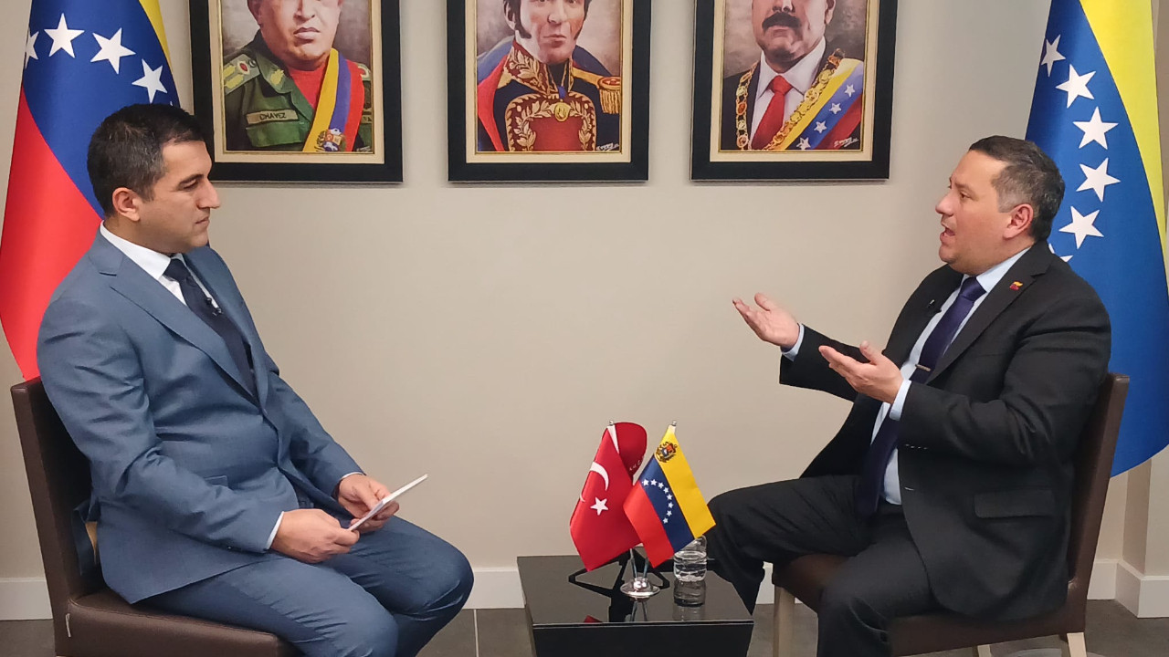 Venezuela Büyükelçisi Molina, Adnan Türkkan'ın sorularını yanıtladı: 'Devlet ve Bolivarcı Devrim dimdik ayakta!'