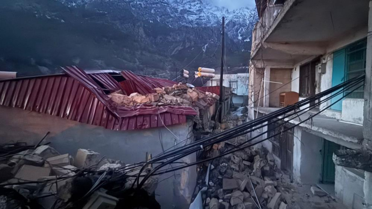 Niğde'de faciadan dönüldü: Şiddetli rüzgar o köyde taş üstünde taş bırakmadı